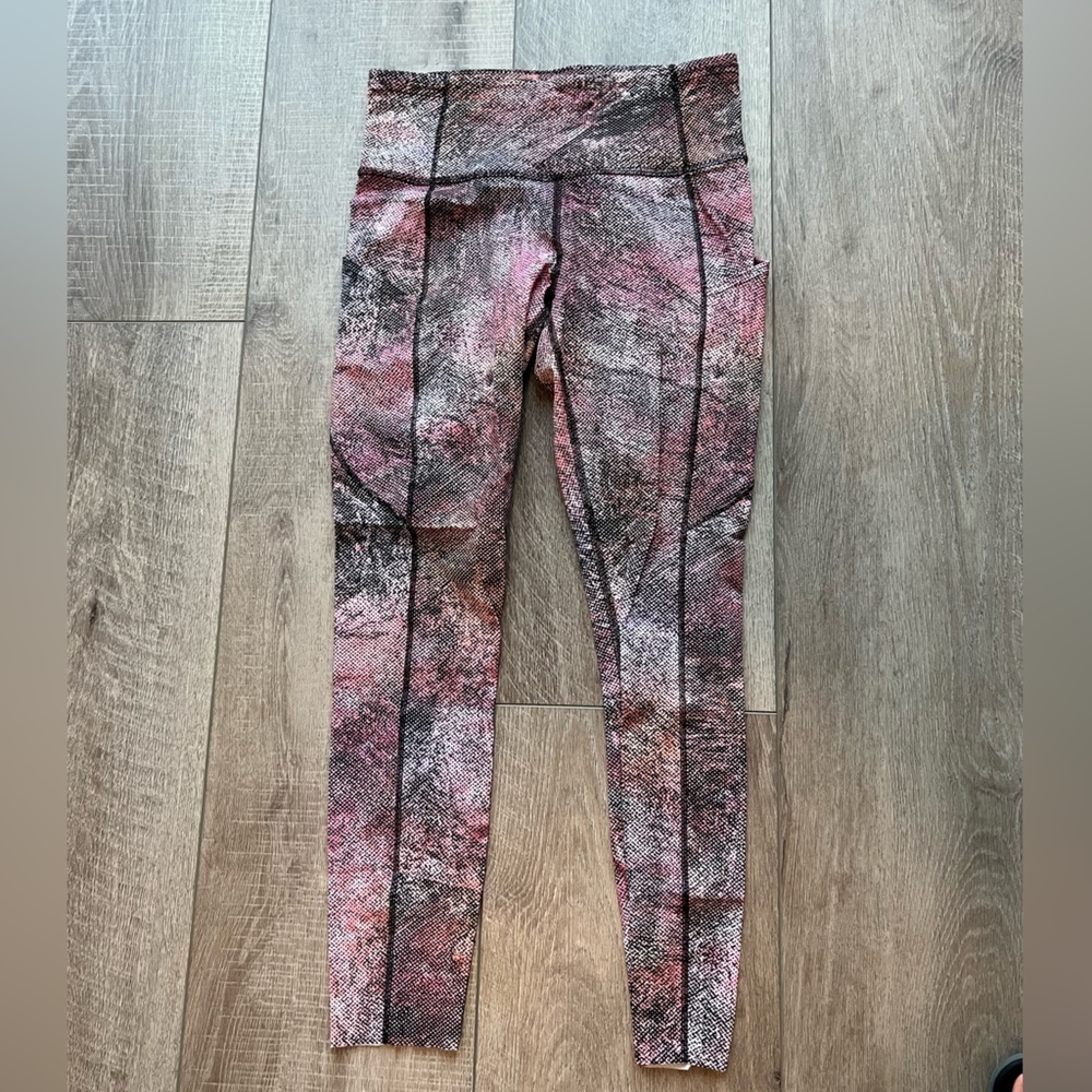 Lululemon Fast and Free High-Rise Tight 25" in Flare Alpine White Multi